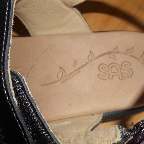 SAS Sandals Womens 91/2 Slingback Strappy Red Black Leather Open Toe Bukcle - Picture 3 of 4
